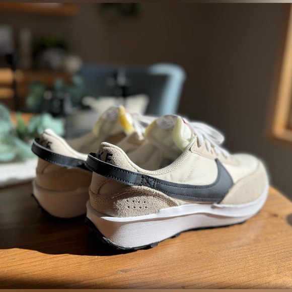 EUC - WOMEN'S NIKE WAFFLE DEBUT SNEAKERS - Picture 2 of 12